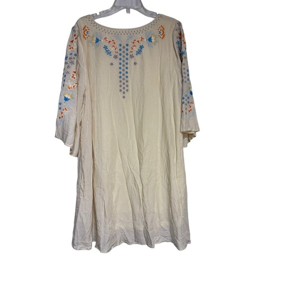 Bohemian Embroidered 1X Dress With Floral Pattern & Bell Sleeves - Picture 6 of 7